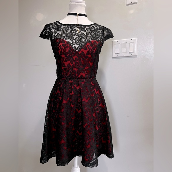 Lace Mini Dress - Picture 2 of 7